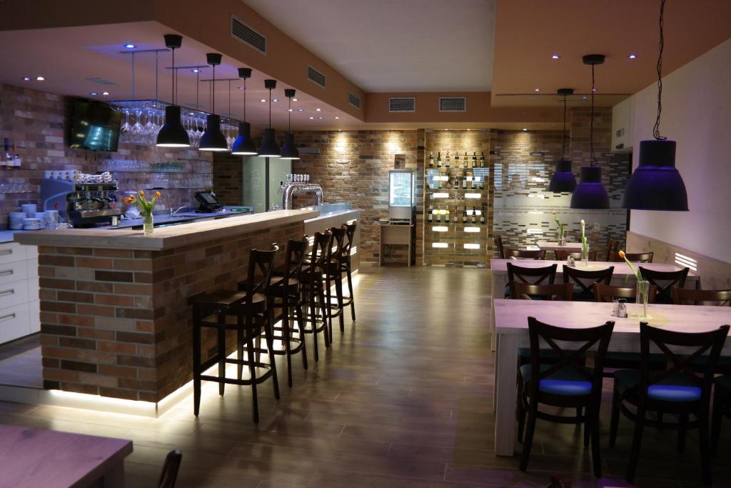 Lounge nebo bar v ubytování OREA Resort Panorama Moravský kras