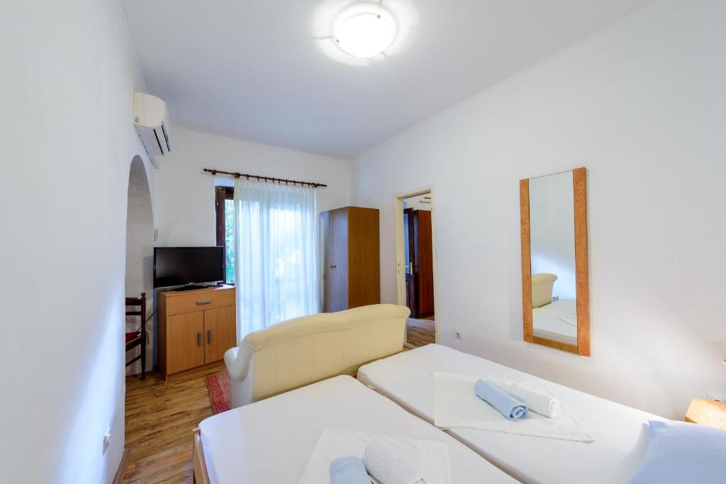 Postel nebo postele na pokoji v ubytování Apartments Garden Beach