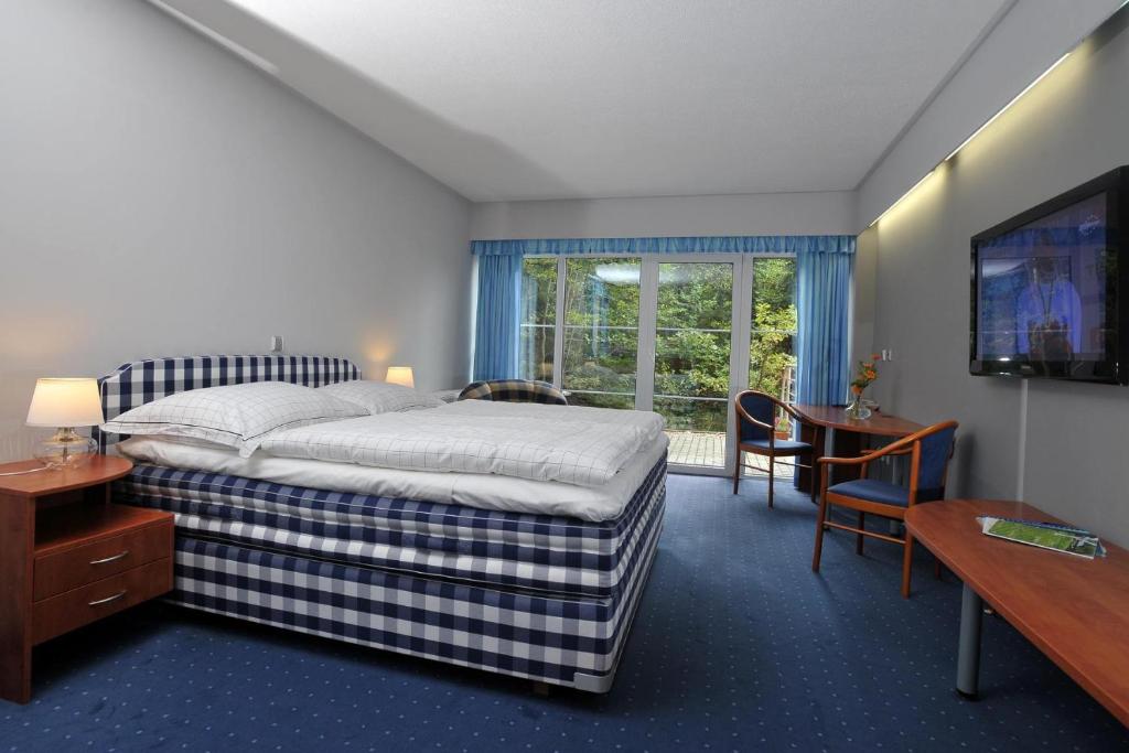 Postel nebo postele na pokoji v ubytování Hotel Břízky