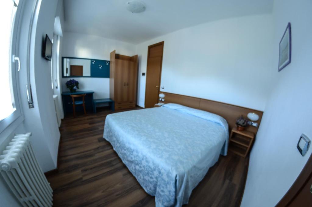 TV a/nebo společenská místnost v ubytování Hotel National