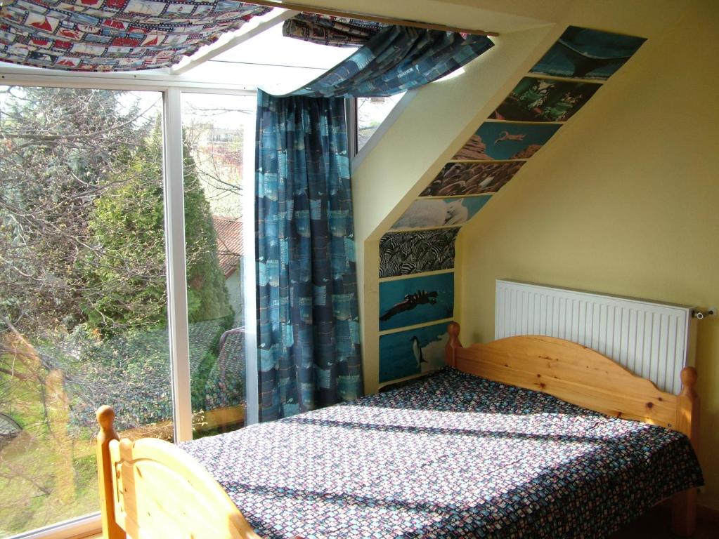 Posteľ alebo postele v izbe v ubytovaní The Boys Apartman