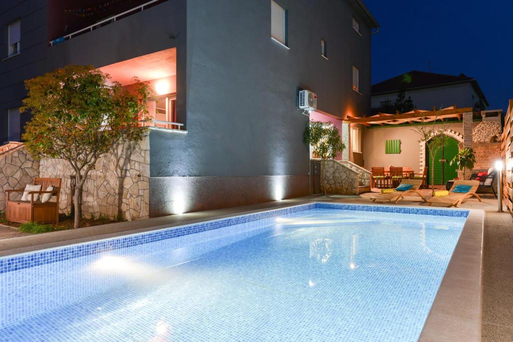 Bazén v ubytovaní Villa Šima- luxury apartment with private pool alebo v jeho blízkosti
