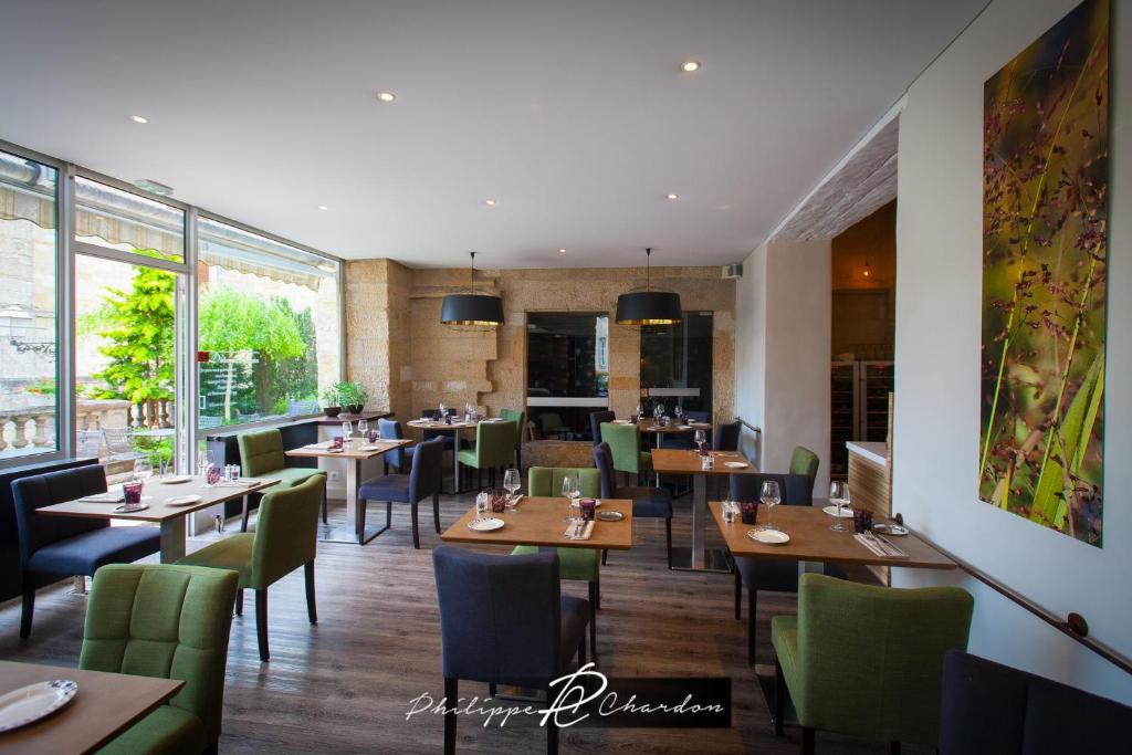 Restaurace v ubytování Logis Hôtel Le Cheval Blanc