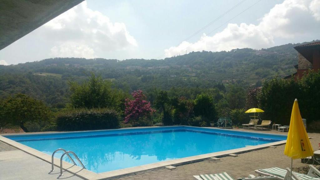 a swimming pool with a view of a mountain at Swimming and Sun in Gandosso