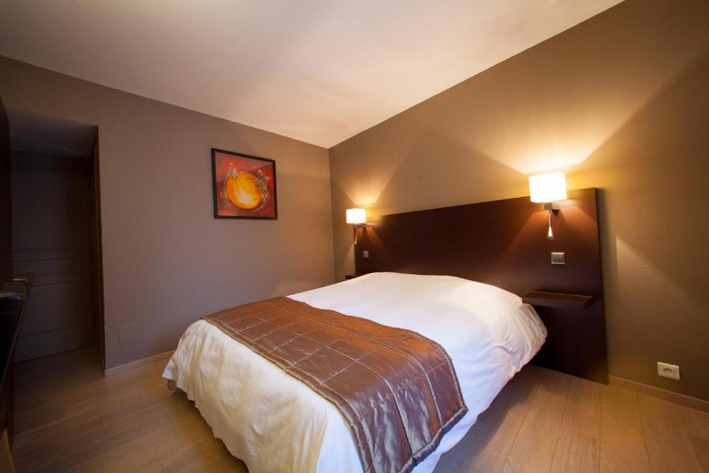 ∞ Logis Hotel *** in the heart of the Loire Castles, Le Cheval Blanc in  Bléré