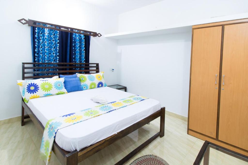 a small bedroom with a bed and a cabinet at Brittos Homestay in Mandrem