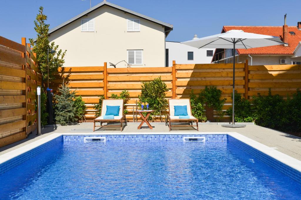 Bazén v ubytovaní Villa Šima- luxury apartment with private pool alebo v jeho blízkosti