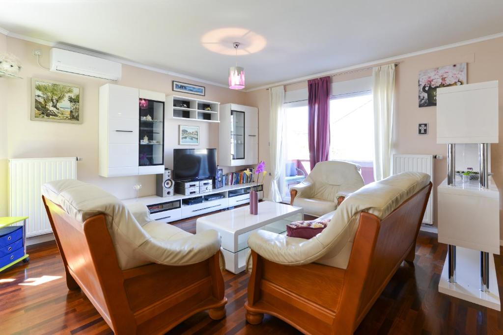 Posedenie v ubytovaní Villa Šima- luxury apartment with private pool