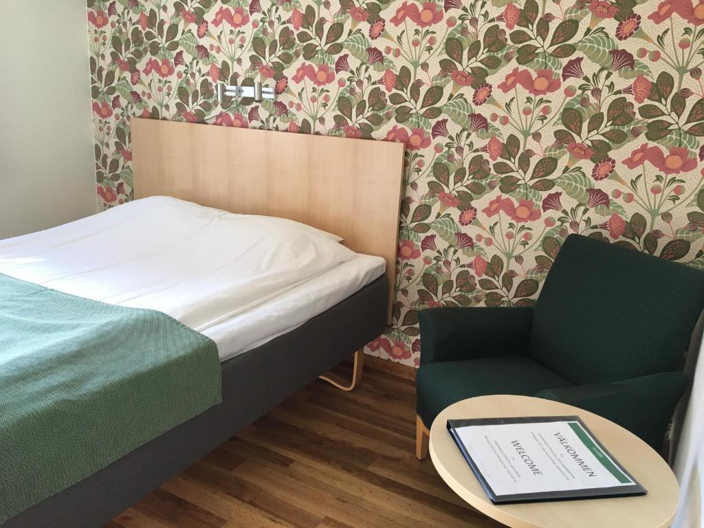 Postel nebo postele na pokoji v ubytování Linköpings Cityhotell och Vandrarhem