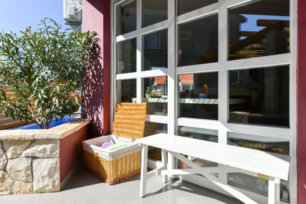 Balkón alebo terasa v ubytovaní Villa Šima- luxury apartment with private pool