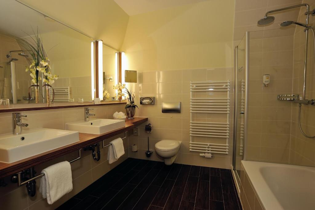 Koupelna v ubytování NordWest-Hotel Bad Zwischenahn