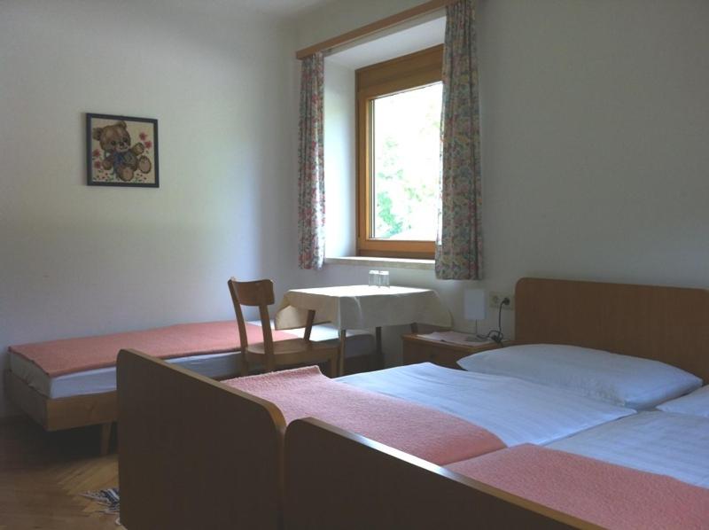 Postel nebo postele na pokoji v ubytování Gästehaus Kuchernig