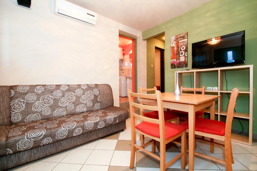 Televízia a/alebo spoločenská miestnosť v ubytovaní tiho's apartments