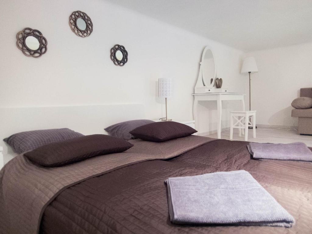 Posteľ alebo postele v izbe v ubytovaní Goldcentral Gozsdu Apartment-Downtown Prime Location
