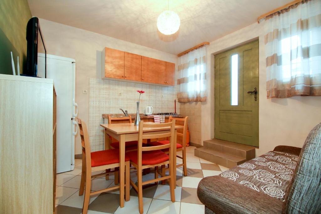 Kuchyňa alebo kuchynka v ubytovaní tiho's apartments