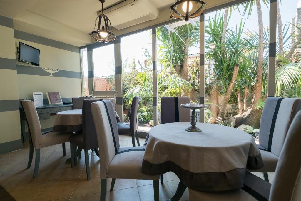 Uma área de estar em Hotel Villamare