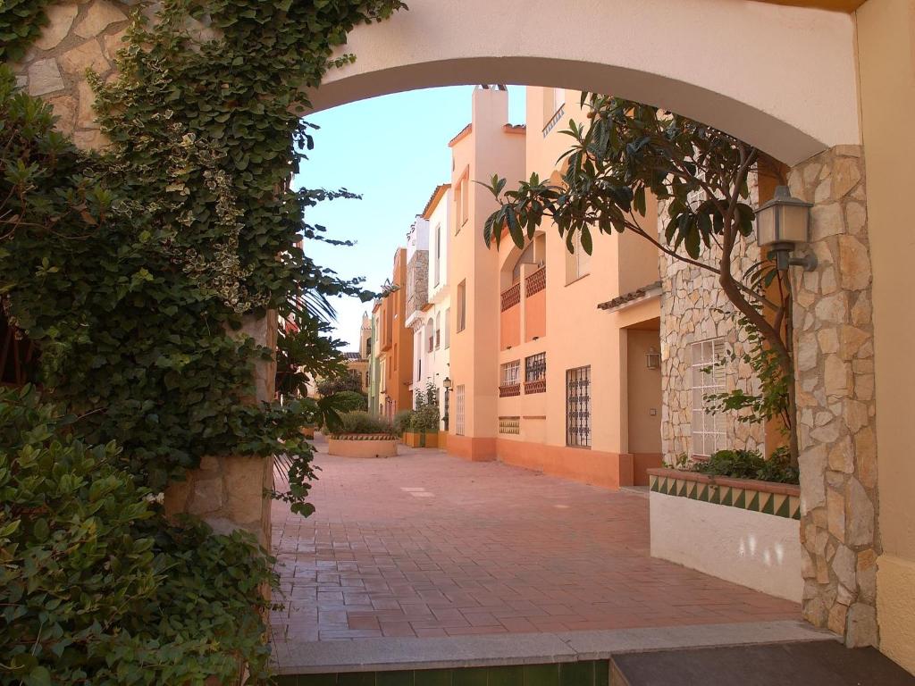 Holiday apartment in a complex near the sea, Empuriabrava ...