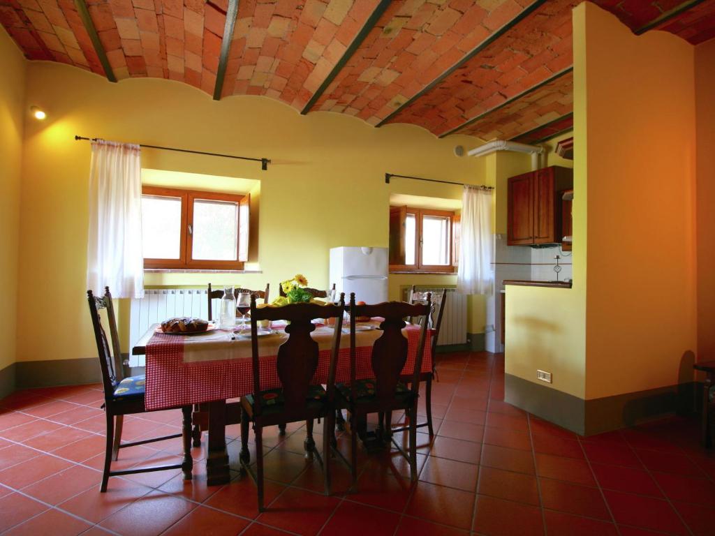 Kuchyň nebo kuchyňský kout v ubytování Spacious Farmhouse in Pienza with Swimming Pool