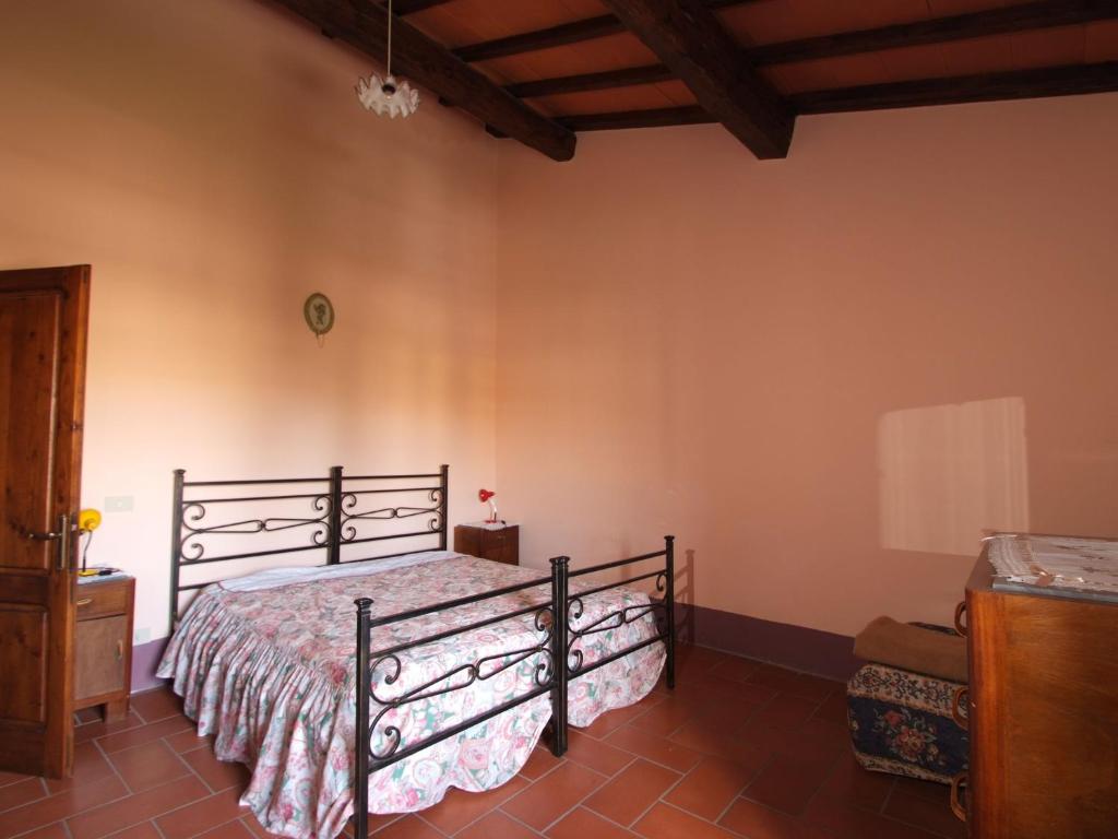 Postel nebo postele na pokoji v ubytování Spacious Farmhouse in Pienza with Swimming Pool