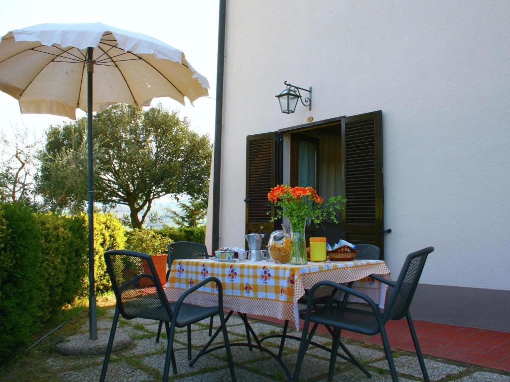Zahrada ubytování Spacious Farmhouse in Pienza with Swimming Pool