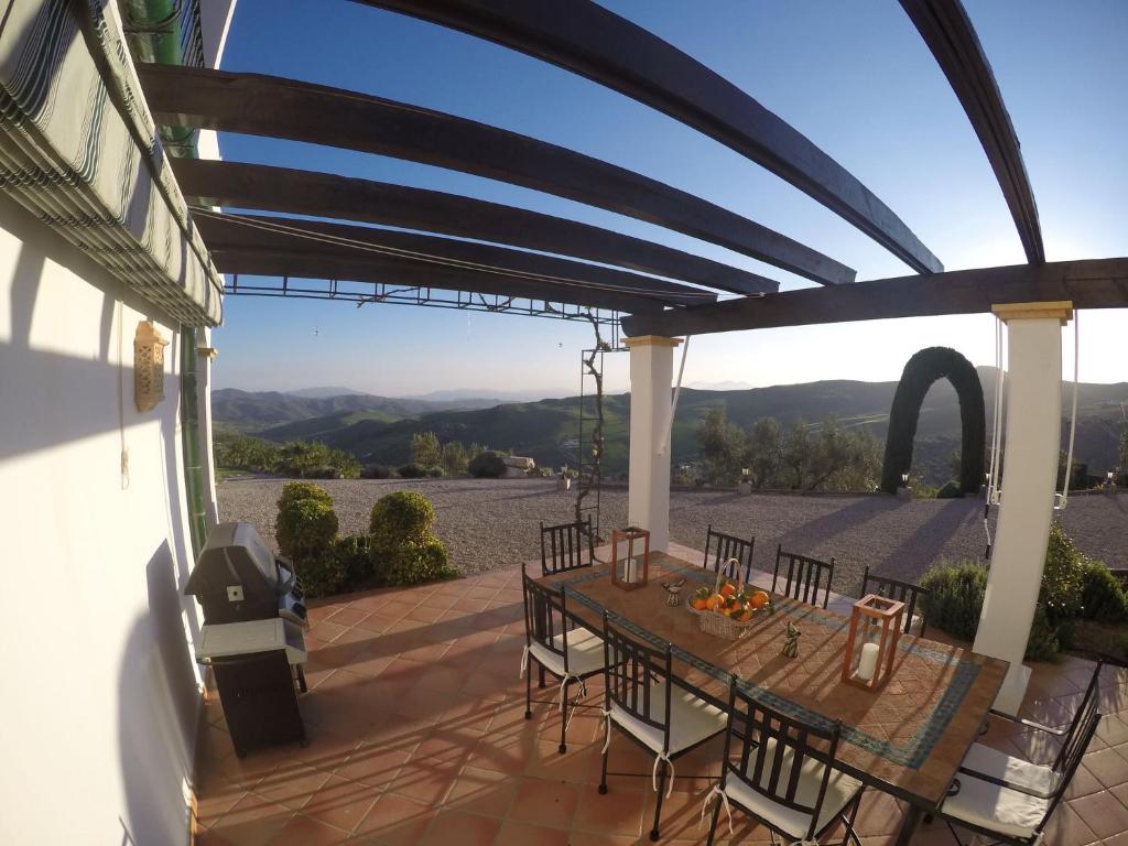 Villas Luxury villa with great mountain views pool sauna bubble bath and padel court en La Joya, Andalucía