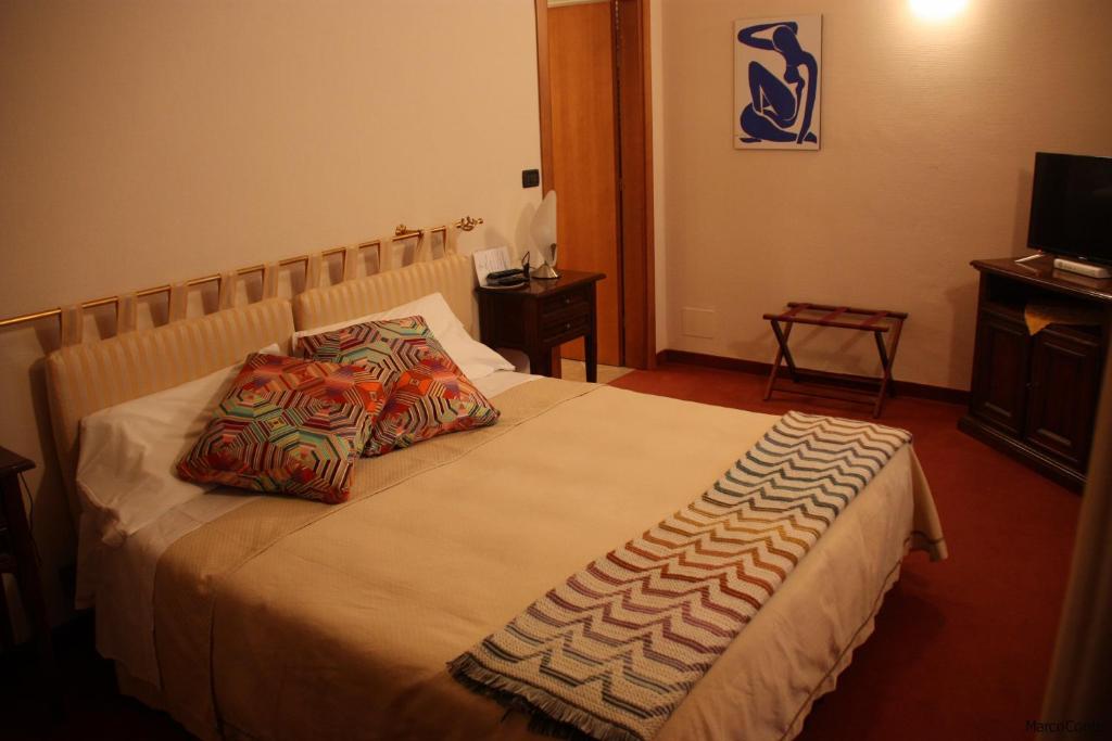Postel nebo postele na pokoji v ubytování Hotel Lux