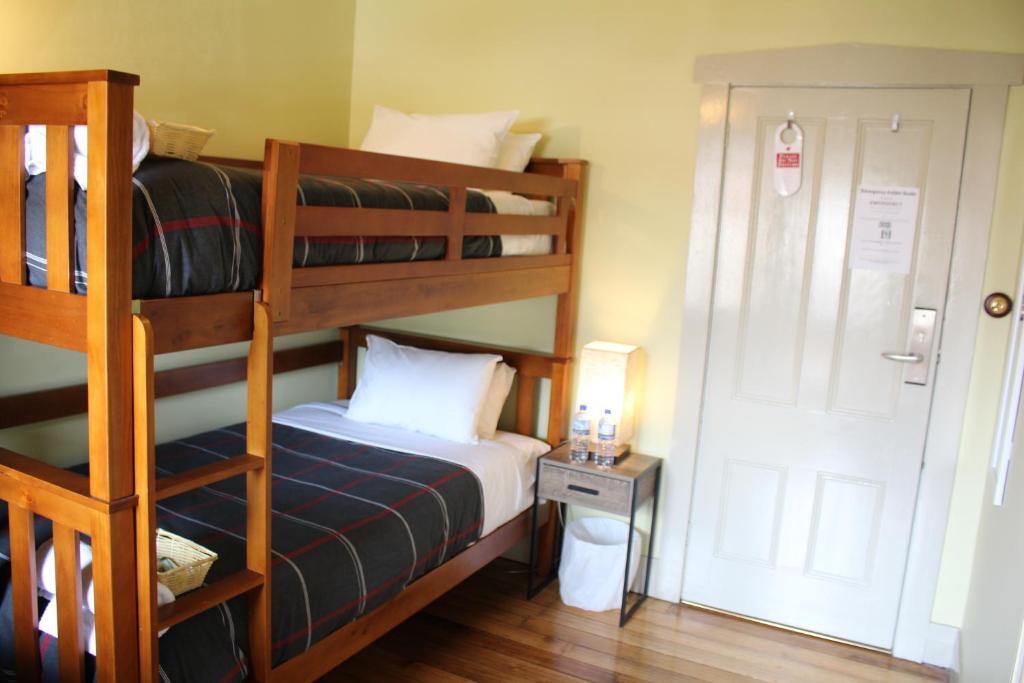 Postel nebo postele na pokoji v ubytování The Tasmanian Inn