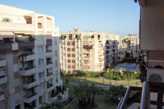 Fotografia z galérie ubytovania Apartamento Teatinos con piscina espectacular, aire acondicionado en salón-comedor y ventiladores en habitaciones v destinácii Málaga