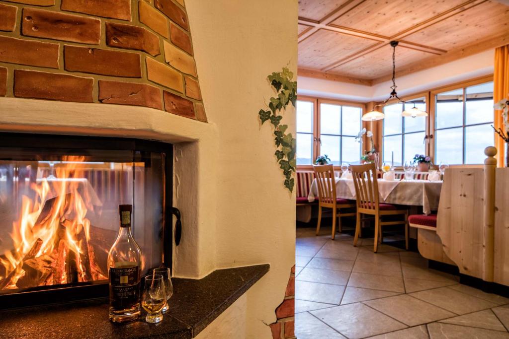 Restaurace v ubytování Hotel Landgasthof Lärchenwald