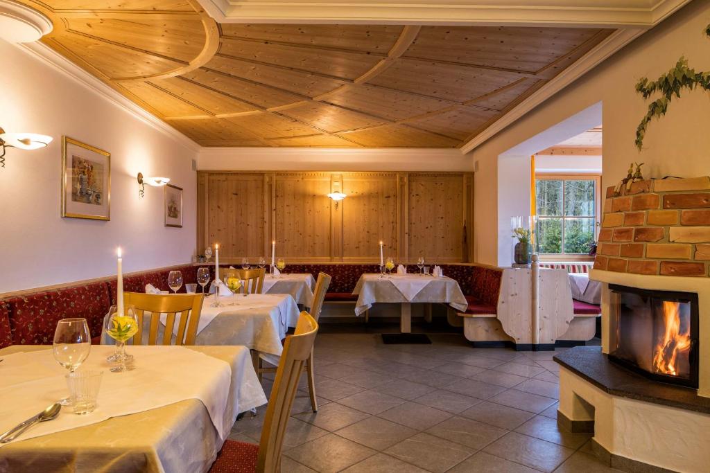 Posezení v ubytování Hotel Landgasthof Lärchenwald