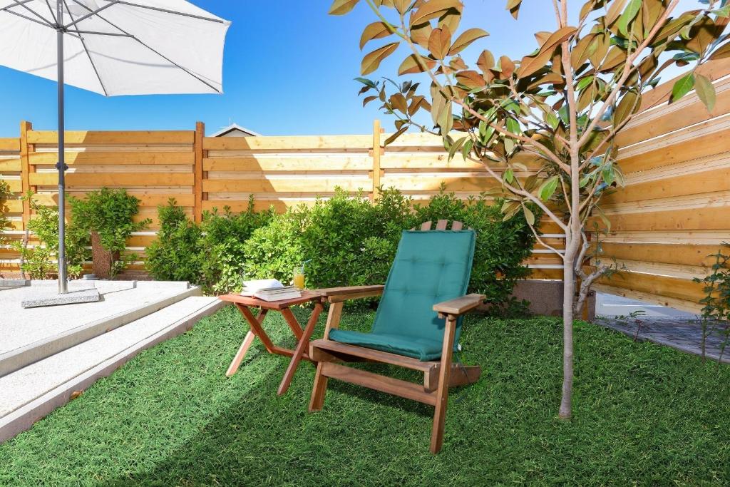 Vonkajšia záhrada v ubytovaní Villa Šima- luxury apartment with private pool