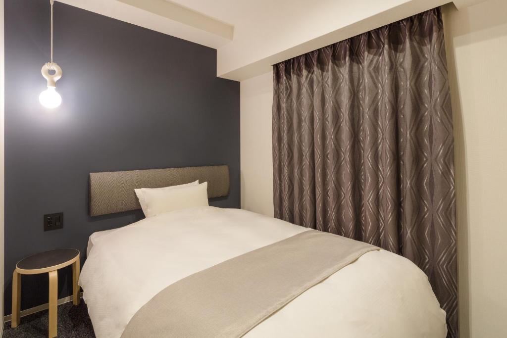 Postel nebo postele na pokoji v ubytování Hotel M's Est Shijo Karasuma