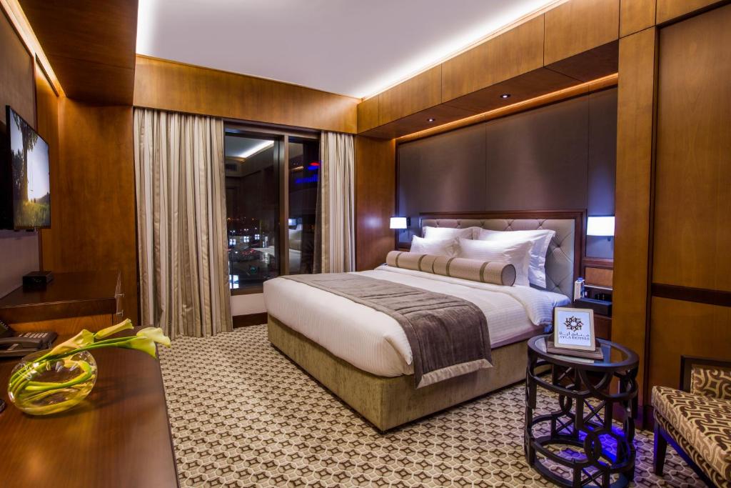 Postel nebo postele na pokoji v ubytování Ayla Grand Hotel