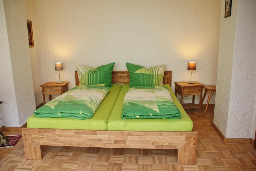 เตียงในห้องที่ Ferienhaus am Doctorberg