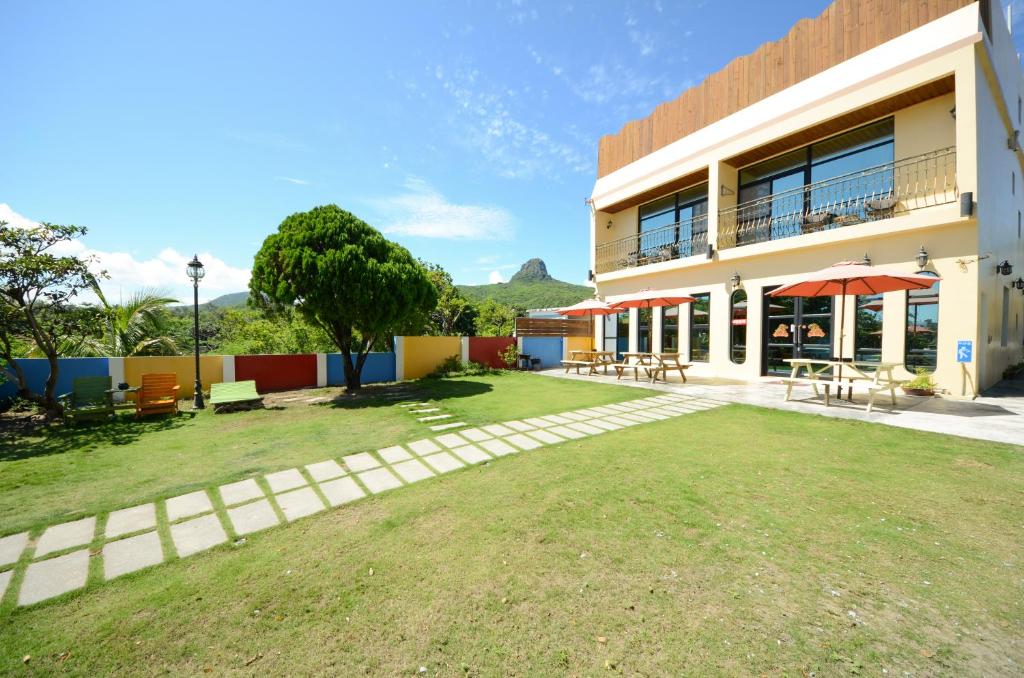 a building with a large yard in front of it at Ciao House B&B in Kenting