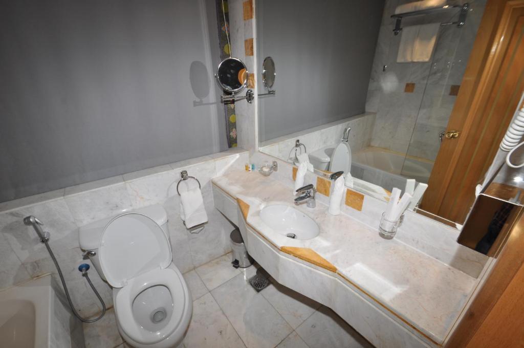 Koupelna v ubytování Montana Al Azizia Hotel