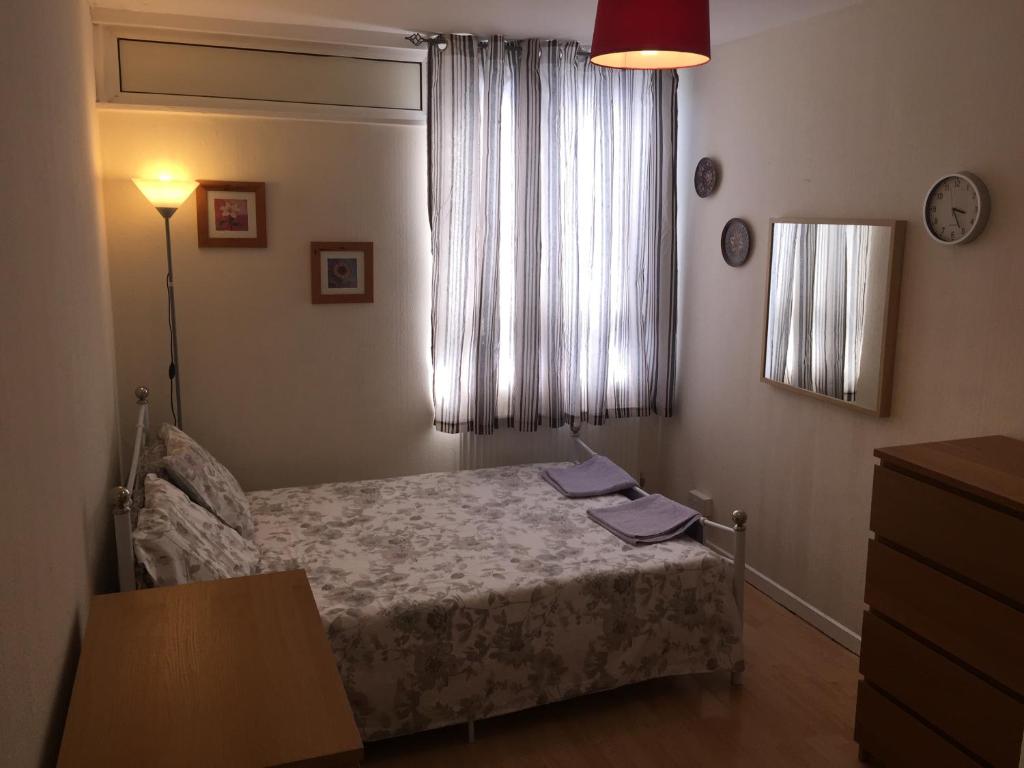 Postel nebo postele na pokoji v ubytování Two bedroom apartment in Royal Greenwich
