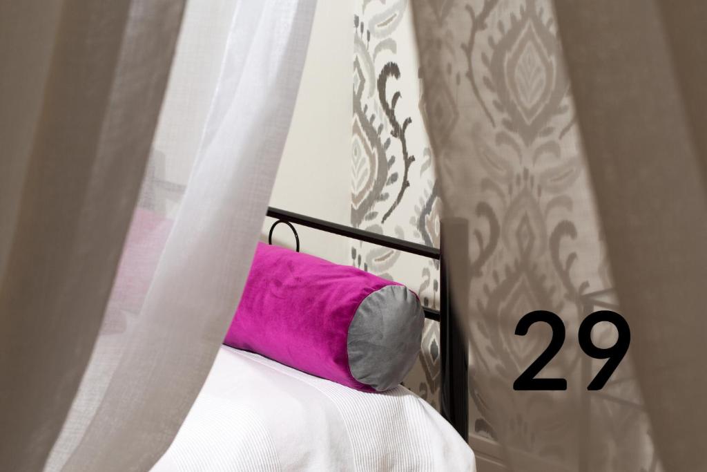 A bed or beds in a room at Ciao Bella Apartment