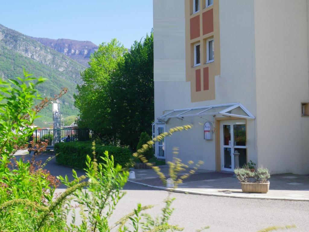Nespecifikovaný výhled na hory nebo výhled na hory při pohledu z hotelu