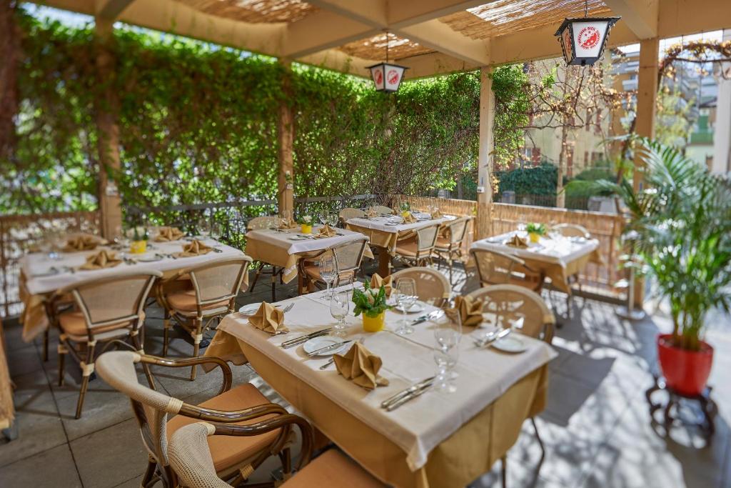 Restaurace v ubytování Hotel Ambassador