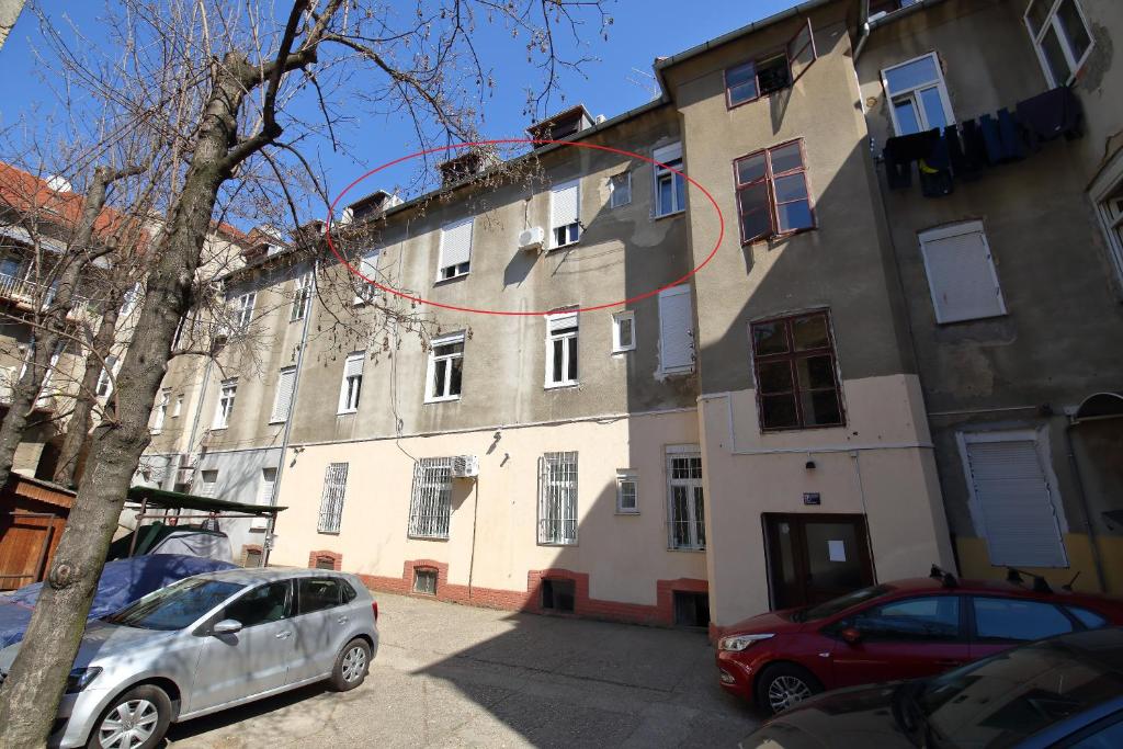 Budynek, w którym mieści się apartament