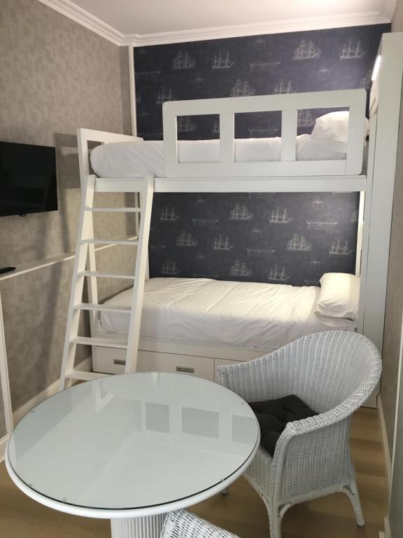 Cama o camas de una habitación en Las Rocas Playa Hotel