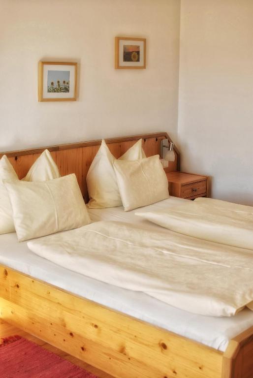 Postel nebo postele na pokoji v ubytování Biobauernhof Wolf-Hof