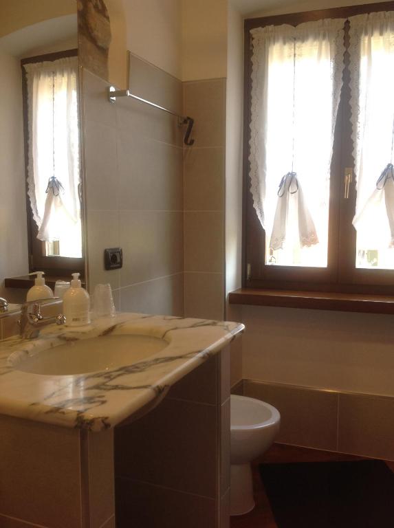 Koupelna v ubytování Guest House Santiago