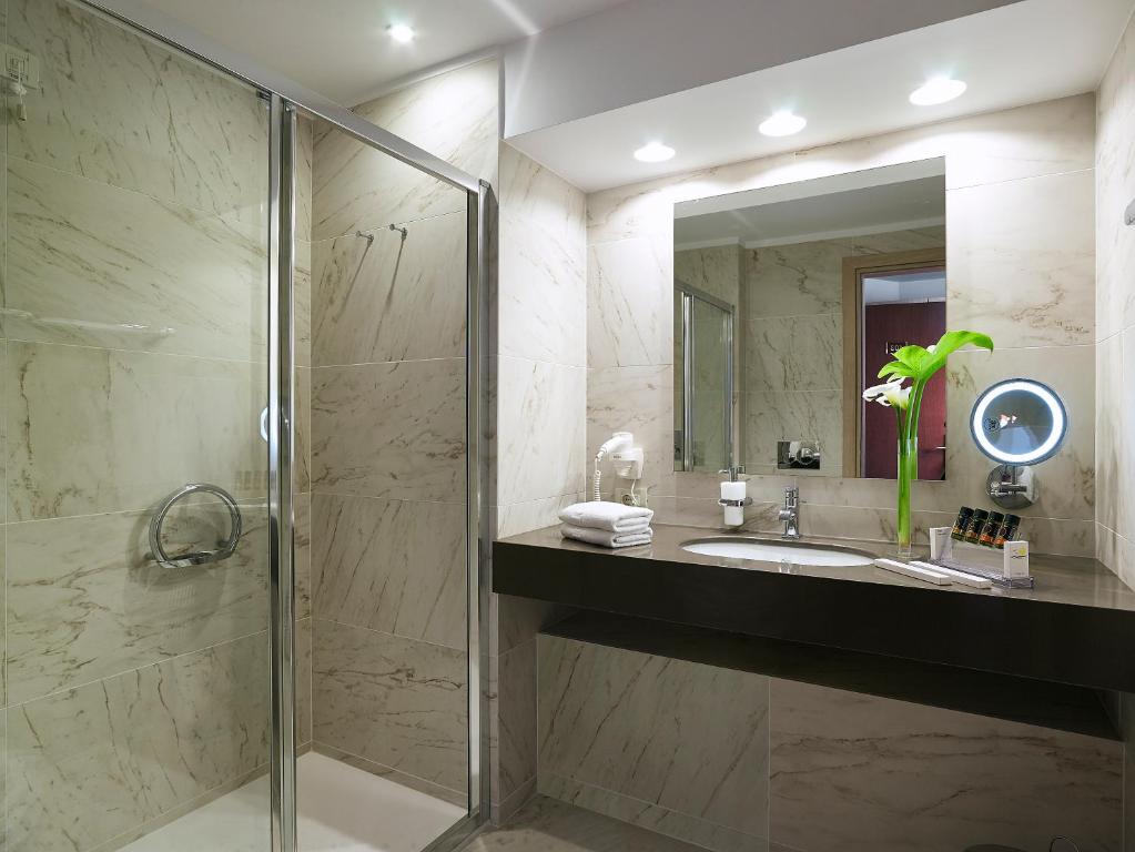 Koupelna v ubytování Irida Hotel