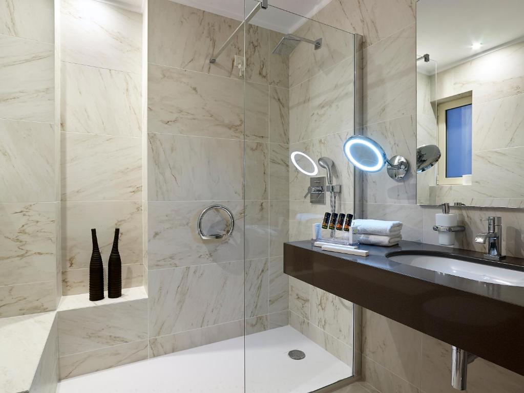 Koupelna v ubytování Irida Hotel