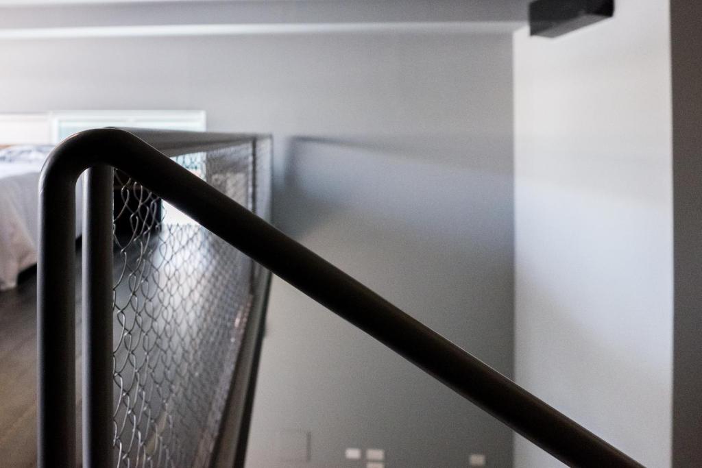 Postel nebo postele na pokoji v ubytování Grey Loft