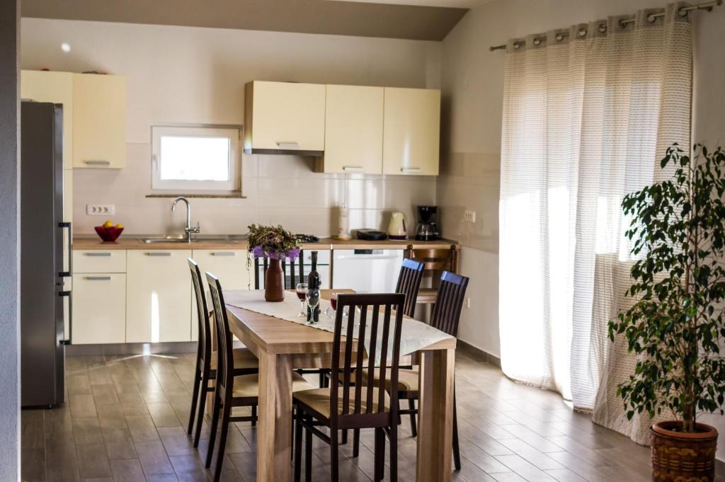 Kuchyňa alebo kuchynka v ubytovaní Apartment Verunica
