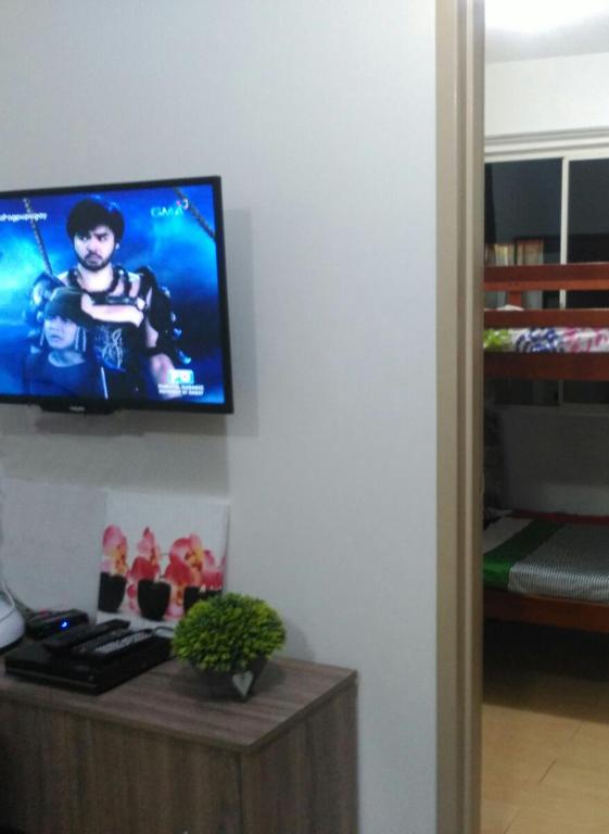 TV a/nebo společenská místnost v ubytování 2 BR Sorrento Oasis