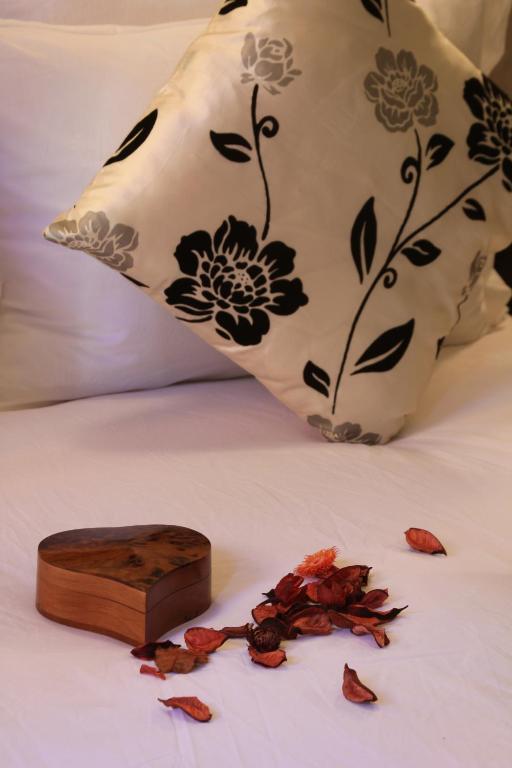 Postel nebo postele na pokoji v ubytování Riad Nesma Suites & Spa